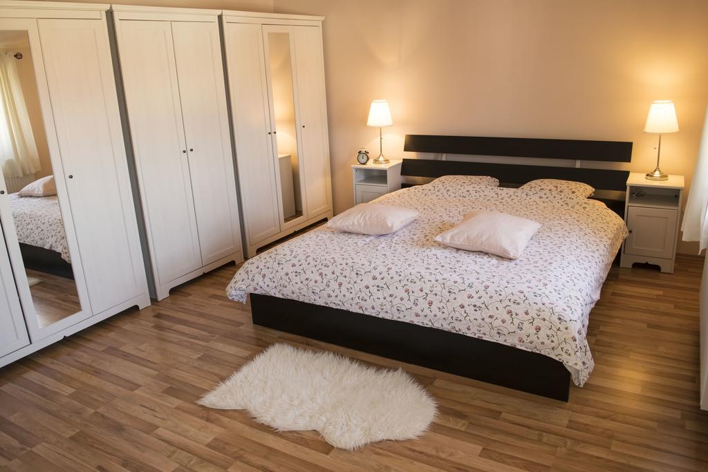 Jimmy Apartments بولا المظهر الخارجي الصورة