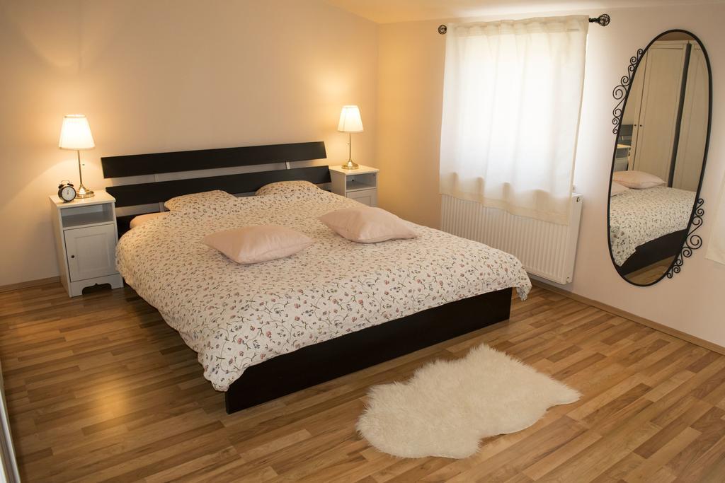 Jimmy Apartments بولا المظهر الخارجي الصورة
